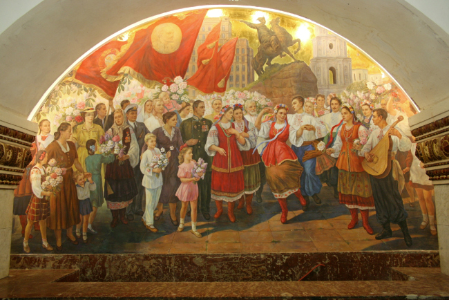 Фреска Народное гуляние в Киеве» Станция Московского метрополитена Арбатско-Покровской линии «Киевская». Фото предоставлено организаторами. Московская реставрация – 2013