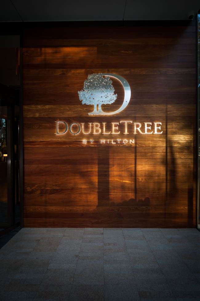  Hilton Doubletree   .    ADM /  