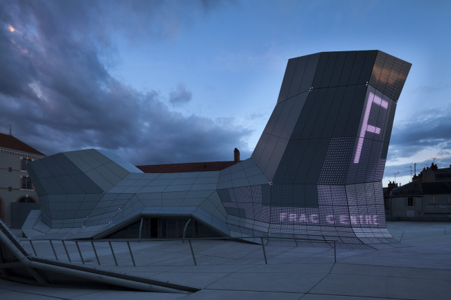 Центр современного искусства FRAC в Орлеане. Проект Jakob + MacFarlane