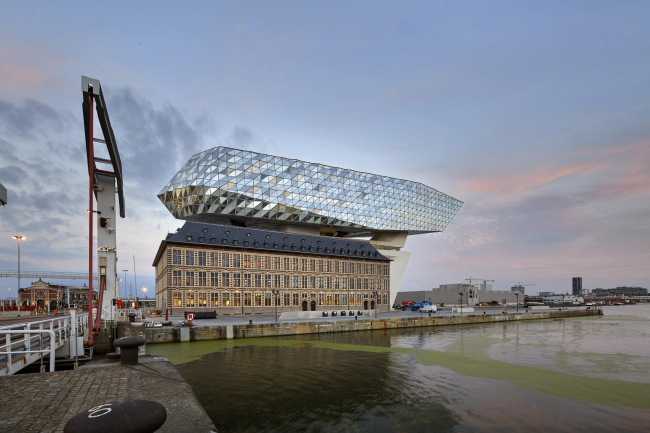 Здание администрации порта Антверпена © Hufton + Crow