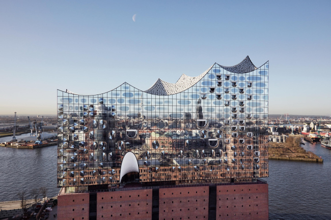 Здание Гамбургской филармонии Elbphilarmonie. Фото © Maxim Schulz