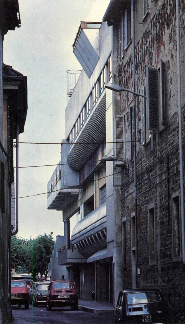«Восточная жилая единица» (Residenze Est) в Ивреа. Северный фасад. Фото сер. 1970-х гг.