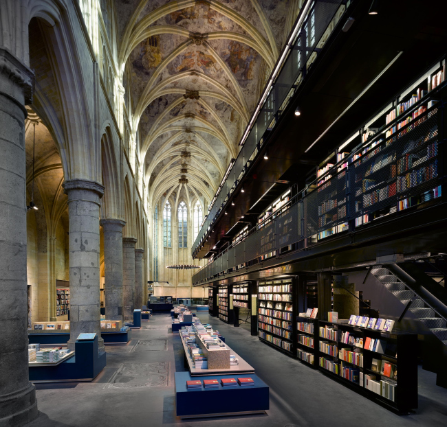 Книжный магазин Selexyz Dominicanenkerk Maastricht © Roos Aldershoff