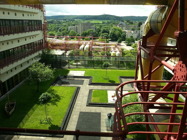 Университетская клиника в Ахене. Сад на крыше детского отделения. Фото: ACBahn via Wikimedia Commons. Лицензия Creative Commons Attribution-Share Alike 3.0 Unported