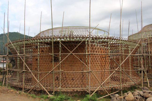 Бамбуковые постройки Анны Херингер. Строительство © Jenny JI