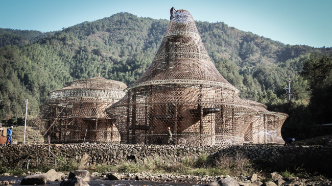 Бамбуковые постройки Анны Херингер. Строительство © Jenny JI