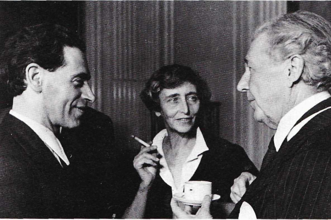 Ф.Л. Райт с Борисом и Ниной Иофан в Москве. 1937. Фото из книги И.Ю. Эйгеля «Борис Иофан» (М., 1978). Via The Charnel-House thecharnelhouse.org Ф.Л. Райт с Борисом и Ниной Иофан в Москве. 1937. Фото из книги И.Ю. Эйгеля «Борис Иофан» (М., 1978). Via The Charnel-House thecharnelhouse.org