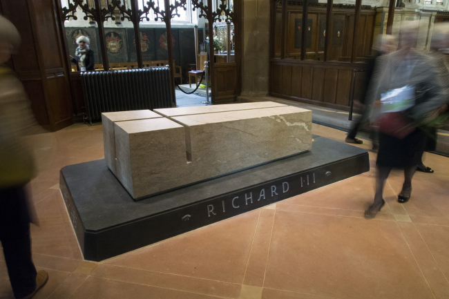 Проект «С достоинством и честью» – к перезахоронению останков Ричарда III в Лестерском соборе. van Heyningen & Haward Architects. Фото © Peter Hanson