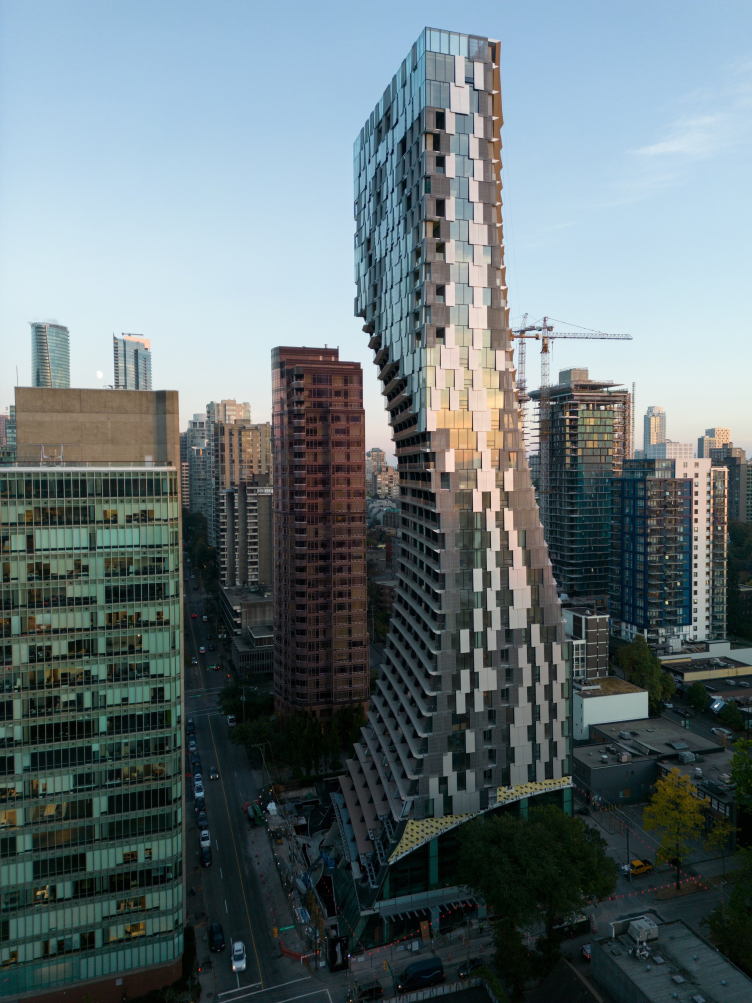 Жилая башня 1550 Alberni в Ванкувере
Фотография © George Handford / предоставлена Kengo Kuma & Associates zooming