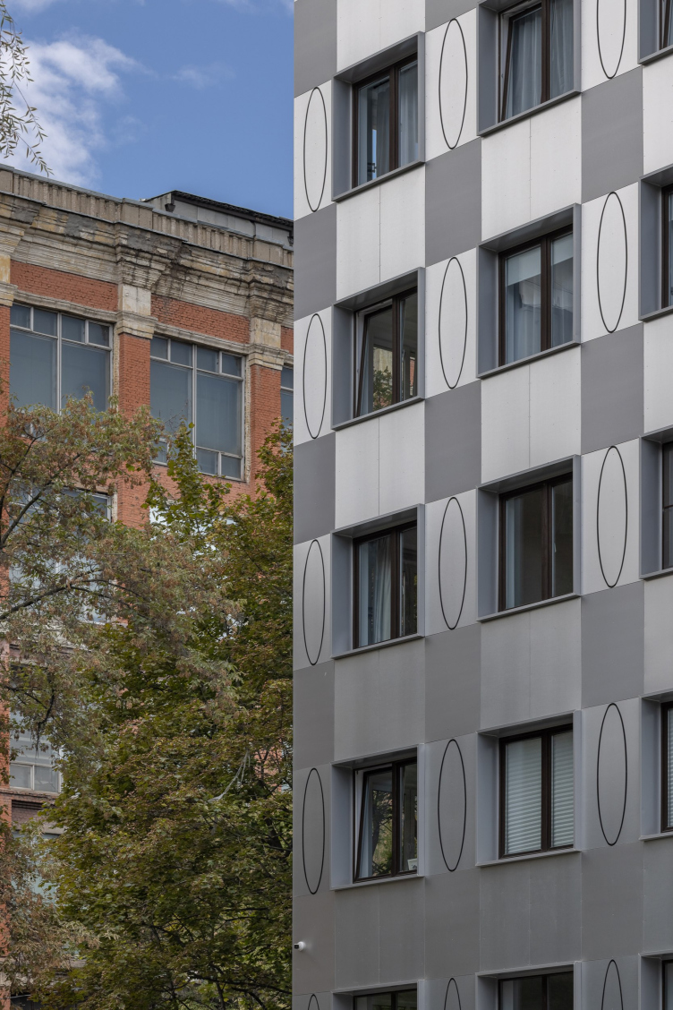 Серебряный дом
Фотография ©  Ольга Алексеенко / предоставлена figura A zooming