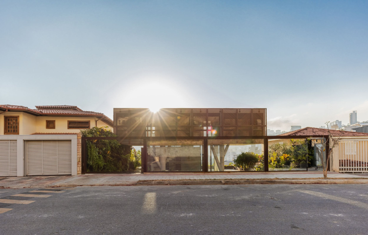 Частный дом Casa Lua в Белу-Оризонти
Фотография © Luisa Lage / предоставлена Tetro Arquitetura zooming