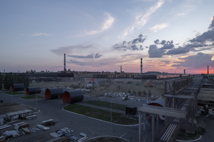 Реновация облика Трубопрокатного цеха №2 Волжского трубного завода
Фотография © Даниил Анненков / предоставлена Osetskaya.Salov (ранее Archslon) zooming