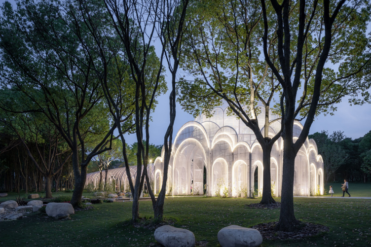 Парковый павильон Emerald Screen Pergola в Уси
Фотография © CreatAR lmages / предоставлена Wutopia Lab zooming