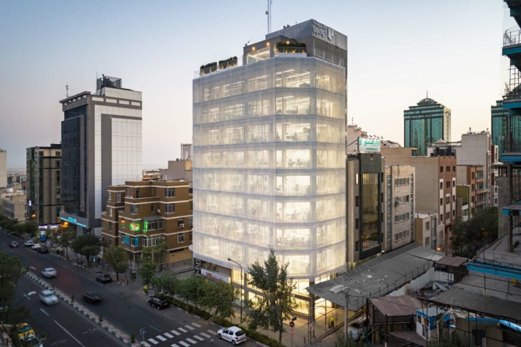 White Renovation, Тегеран, Иран.
Мастерская: Olgoo.
Photo by © Mohammad Hasan Ettefagh, Parham Taghioff / предоставлено WAF zooming