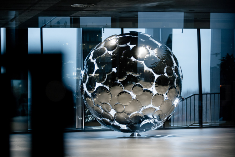 «Слово». Арт-объект фестиваля «Здесь и Сейчас» в Сколково
© Лев Ефимов/Предоставлено пресс-службой Парка «Зарядье» zooming