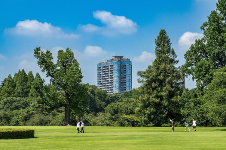 Многоквартирный дом Park Court Jingu Kitasando The Tower
Фотография © Kawasumi-Kobayashi Kenji Photograph Office / предоставлено Mitsui Fudosan Residential zooming