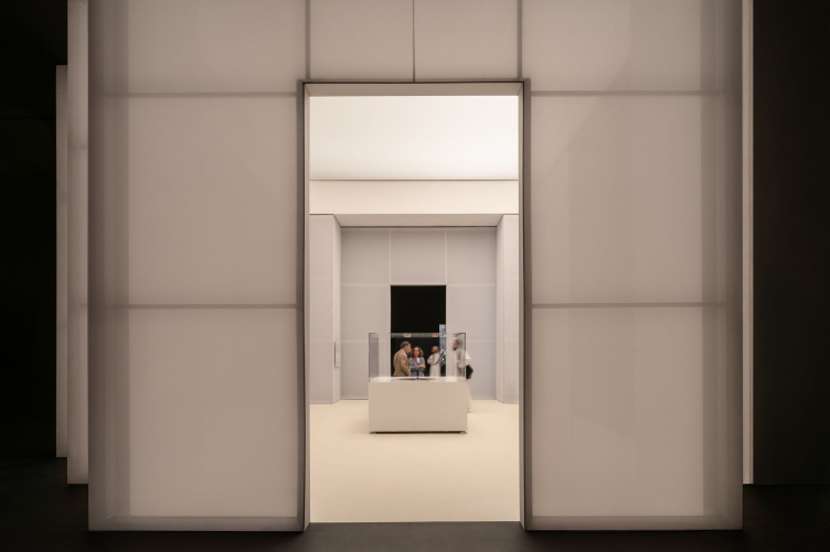 Дизайн экспозиции 2-й Биеннале исламских искусств 2025
Фото © Marco Cappelletti, предоставлено OMA zooming