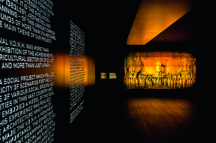 Зал «Прошлое».
Выставка V.D.N.H. Urban Phenomenon, XV Венецианская архитектурная биеннале. 2016
Фотография © предоставлена Planet9 zooming