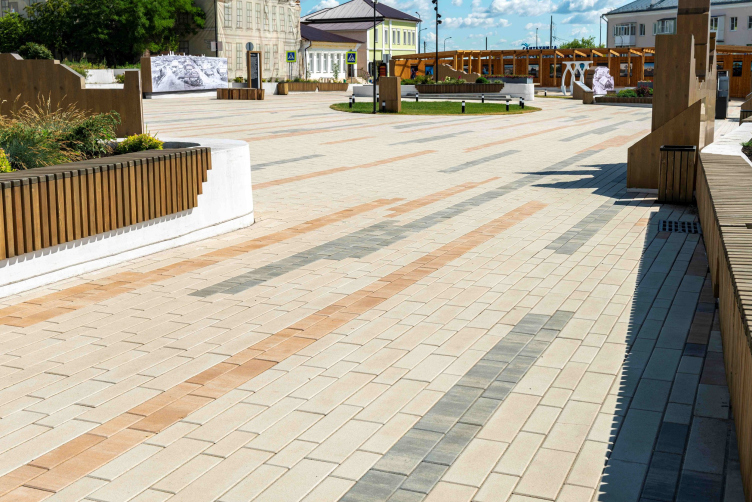 Тротуарная плитка BRAER Домино, Color Mix Плато. Тротуарная плитка BRAER Домино, Color Mix Туман. Тротуарная плитка BRAER Домино, Белый. Парк «Сердце Ефремова» в  Ефремове
© Изображение предоставлено BRAER zooming