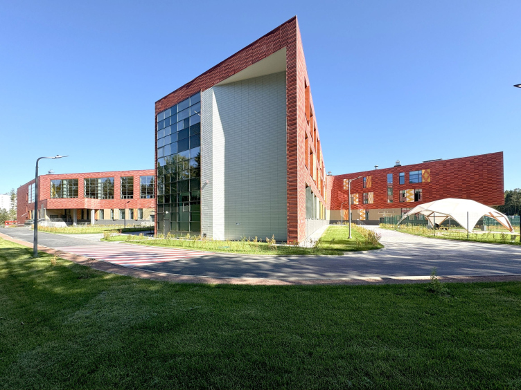 One of the side ends with stained glass glazing
Copyright: Photograph © Andrey Asadov / provided by ASADOV Architects zooming