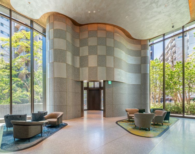 Многоквартирный дом Park Court Jingu Kitasando The Tower
Фотография © Kawasumi-Kobayashi Kenji Photograph Office / предоставлено Mitsui Fudosan Residential zooming