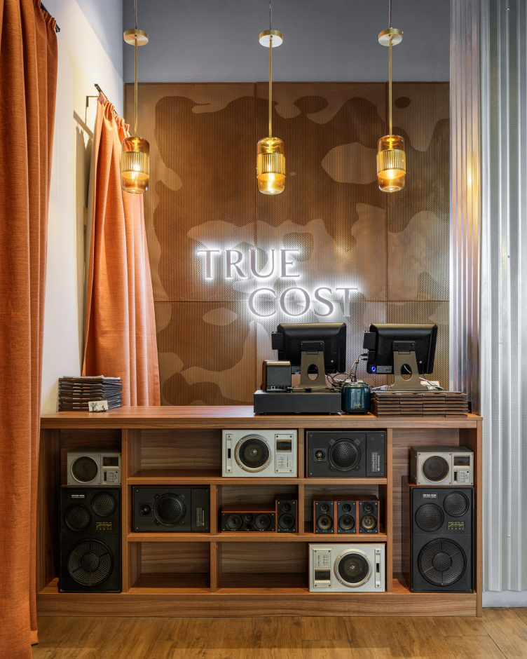 TRUECOST на Преображенской площади
Фотография © Волокитин Сергей / предоставлена ESENINS design studio zooming