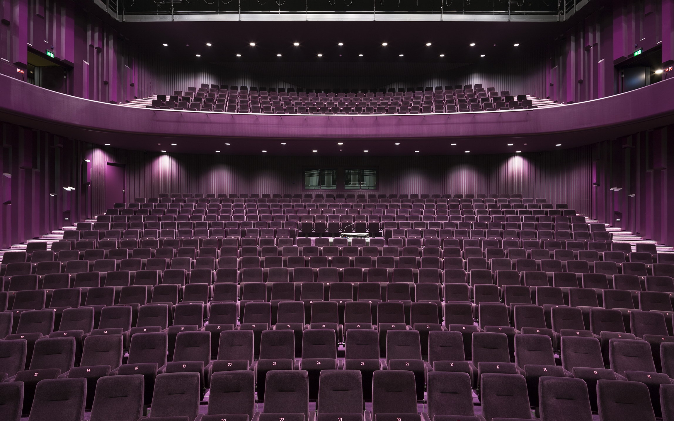 Theater de. Театр де ступ в Нидерландах. Театральный зал. Зрительный зал. Современный театральный зал.