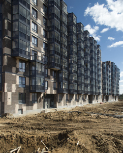 ​A Hunter�s Camouflage for a Housing Complex