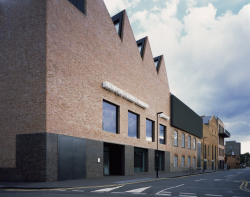 Галерея Newport Street Gallery в Воксхолле, Лондон. 
Caruso St John Architects. Фото © H&#233;l&#232;ne Binet