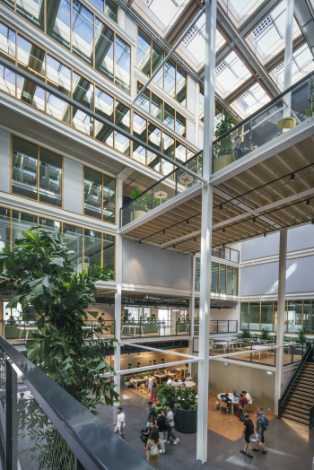 Корпус LAB42 Амстердамского университета Фото © Jannes Linders
