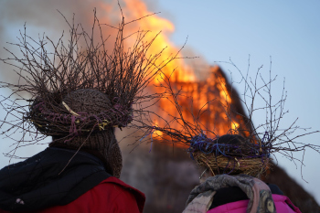 Масленичное сожжение в Никола-Ленивце: Черная гора / 2024 Фотография © Макс Еленин / предоставлена: Никола-Ленивец