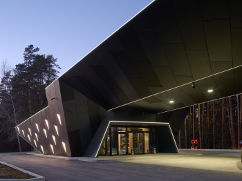 АЗС OilLab by RCC Фотография © Максим Лоскутов / предоставлена CNTR Architects