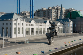 Урс Фишер. Большая глина №4. Москва, 2022 Фотография: Глеб Леонов © Дом культуры «ГЭС-2»