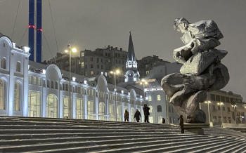 Урс Фишер. Большая глина №4. Москва, 2022 Фотография: Руслан Шавалеев © Дом культуры «ГЭС-2»