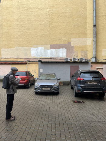 Прогулка с Сергеем Мишиным в рамках фестиваля «Архитектон» Фотография © Алена Кузнецова / Архи.ру