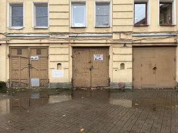 Прогулка с Сергеем Мишиным в рамках фестиваля «Архитектон» Фотография © Алена Кузнецова / Архи.ру