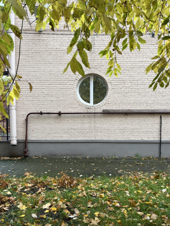 Прогулка с Сергеем Мишиным в рамках фестиваля «Архитектон» Фотография © Алена Кузнецова / Архи.ру