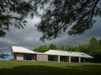 House and Villa – (Rural/Coastal): Ridge House, Канада.
Бюро: Superkül Photo by © doublespace photography / предоставлено WAF