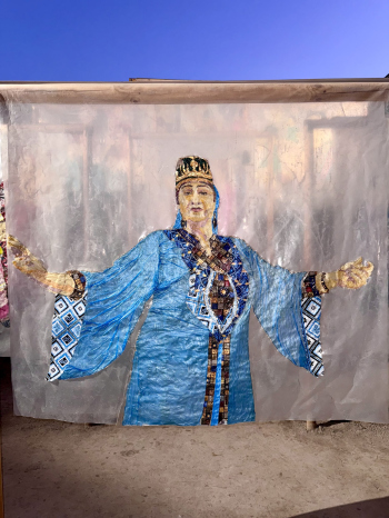 Целлофановая живопись. Сауле Сулейменова. I международная биеннале современного искусства в Бухаре Фотография © Юлия Зинкевич