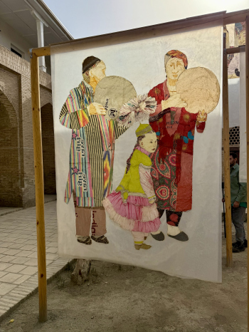 Целлофановая живопись. Сауле Сулейменова. I международная биеннале современного искусства в Бухаре Фотография © Юлия Зинкевич