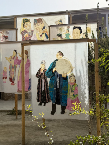 Целлофановая живопись. Сауле Сулейменова. I международная биеннале современного искусства в Бухаре Фотография © Юлия Зинкевич