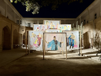 Целлофановая живопись. Сауле Сулейменова. I международная биеннале современного искусства в Бухаре Фотография © Юлия Зинкевич