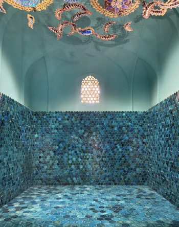 Голубая комната. Абдулвахид Каримов/Бухорий. I международная биеннале современного искусства в Бухаре Фотография © Юлия Зинкевич