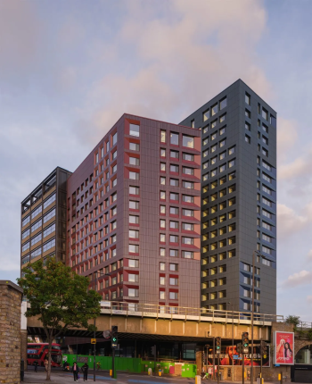 Housing: urbanest Battersea, Лондон, Великобритания.
Бюро: Allford Hall Monaghan Morris Photo by © Rob Parrish Photography; James Santer for AHMM  / предоставлено WAF