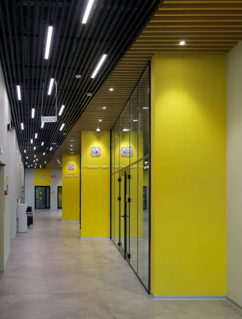 Коридор. Вид с запада. Кванториум в Выксе Фотография © Юлия Тарабарина, Архи.ру