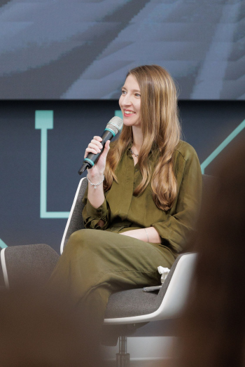 Фисенко Дарья, руководитель архитектурного сопровождения, междисциплинарная платформа «Материя», группа компаний «ПИК». Дискуссия «Как диалог архитектуры, металла и человека влияет на облик городской и промышленной среды» Фотография © Сергей Кожевников / предоставлена организаторами