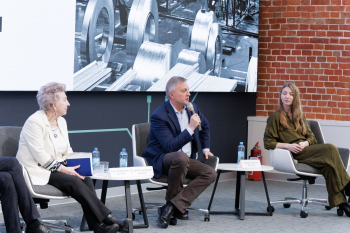 Бугаков Сергей, исполнительный директор ООО «Металл Трейд». Дискуссия «Как диалог архитектуры, металла и человека влияет на облик городской и промышленной среды» Фотография © Сергей Кожевников / предоставлена организаторами