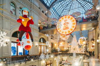 Новогоднее оформление ГУМа 2026: Дымковская сказка в сердце Москвы / 12.2025 Фотография © Алексей Лифанов / Wowhaus