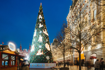 Новогоднее оформление ГУМа 2026: Дымковская сказка в сердце Москвы / 12.2025 Фотография © Алексей Лифанов / Wowhaus