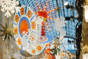 Новогоднее оформление ГУМа 2026: Дымковская сказка в сердце Москвы / 12.2025 Фотография © Алексей Лифанов / Wowhaus